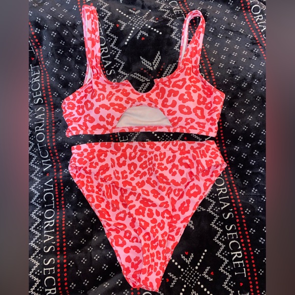 Pink cheeta print swimsuit - Picture 1 of 2